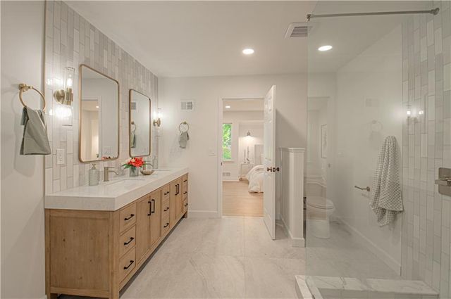 9827 Delmar Lane, Overland Park, KS 66207