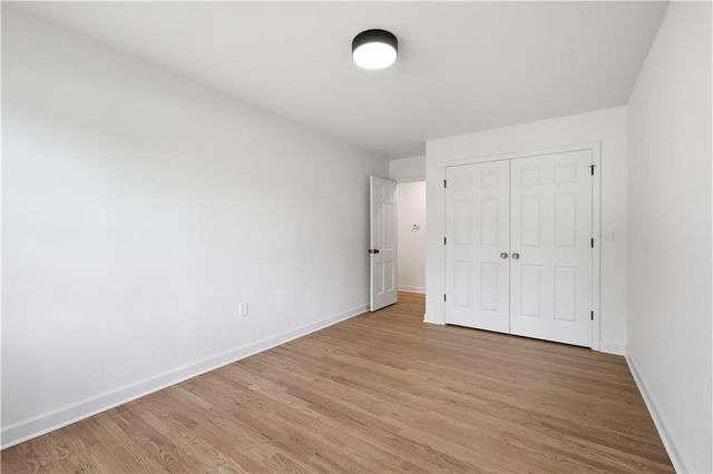 9827 Delmar Lane, Overland Park, KS 66207