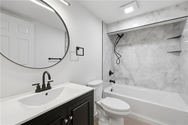 9827 Delmar Lane, Overland Park, KS 66207