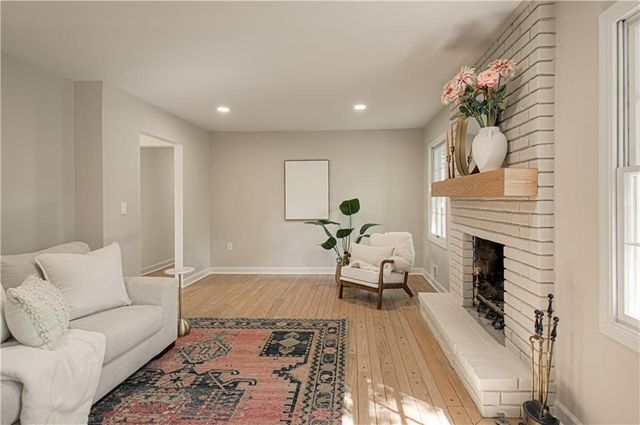 9827 Delmar Lane, Overland Park, KS 66207
