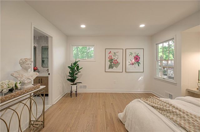 9827 Delmar Lane, Overland Park, KS 66207