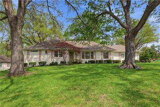 9827 Delmar Lane, Overland Park, KS 66207