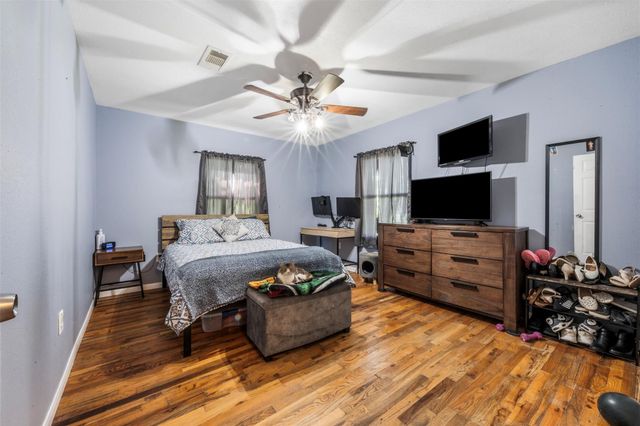 7010 Carter Avenue, Hitchcock, TX 77563