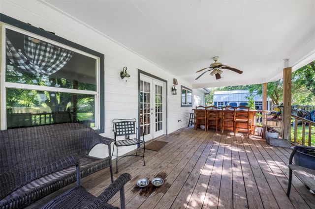 7010 Carter Avenue, Hitchcock, TX 77563