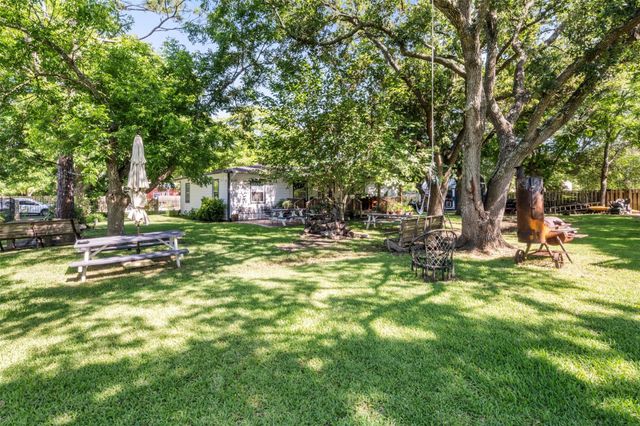 7010 Carter Avenue, Hitchcock, TX 77563