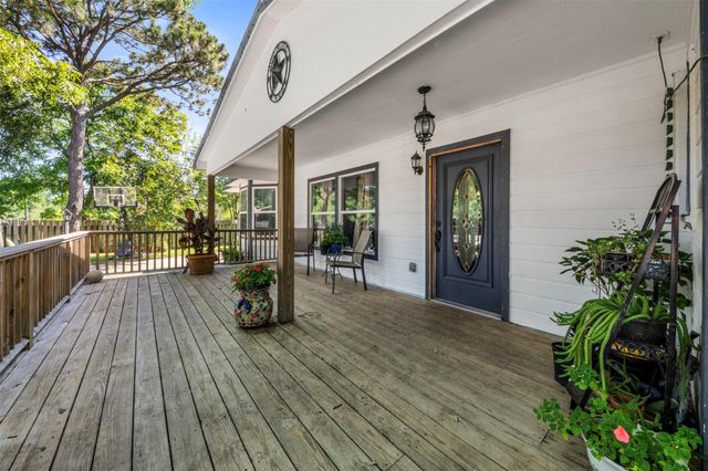 7010 Carter Avenue, Hitchcock, TX 77563