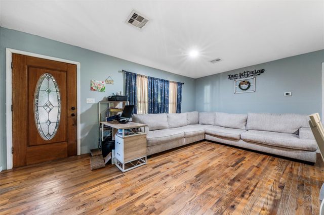 7010 Carter Avenue, Hitchcock, TX 77563