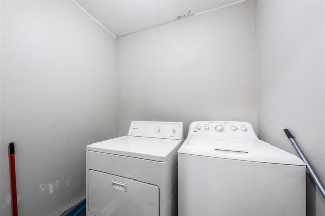 7010 Carter Avenue, Hitchcock, TX 77563