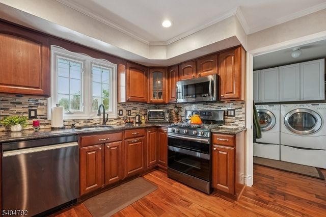 13 Crestmont Dr, Hillsborough Twp., NJ 08844