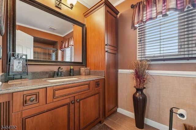 13 Crestmont Dr, Hillsborough Twp., NJ 08844