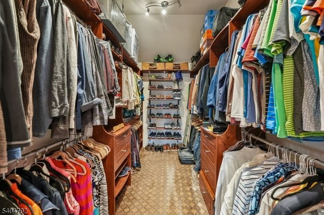 13 Crestmont Dr, Hillsborough Twp., NJ 08844