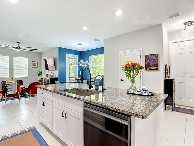 10801 FORT WHITE COURT, Tampa, FL 33647