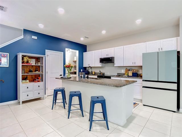 10801 FORT WHITE COURT, Tampa, FL 33647
