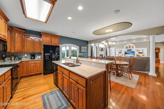 5825 BRADFORD COURT, Jefferson City, MO 65101