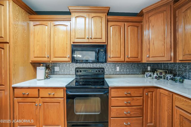 5825 BRADFORD COURT, Jefferson City, MO 65101