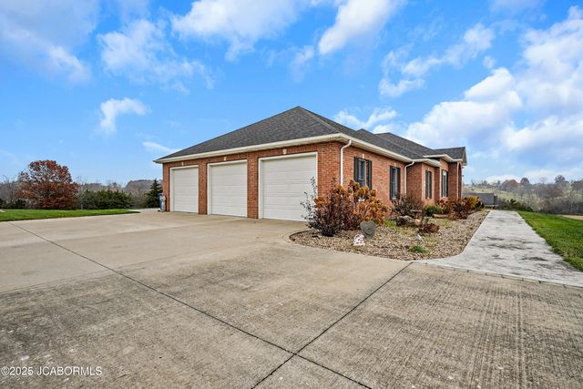 5825 BRADFORD COURT, Jefferson City, MO 65101