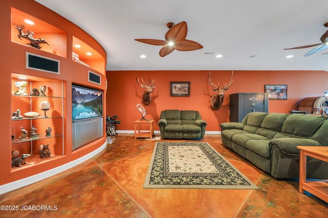 5825 BRADFORD COURT, Jefferson City, MO 65101