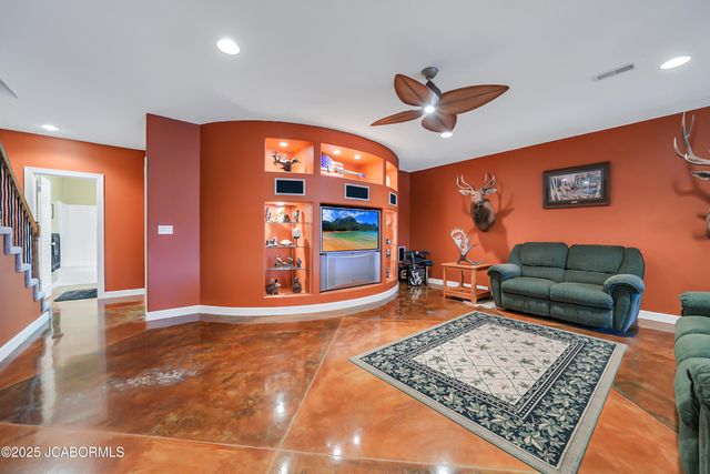 5825 BRADFORD COURT, Jefferson City, MO 65101