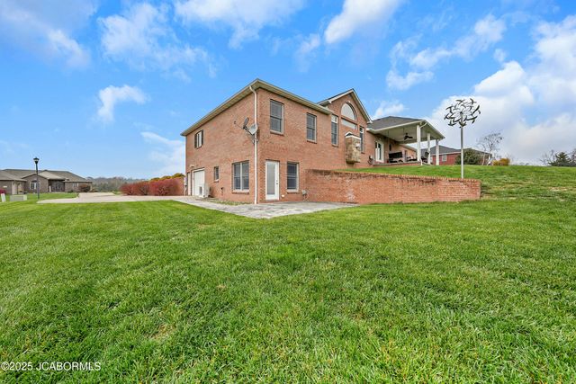 5825 BRADFORD COURT, Jefferson City, MO 65101