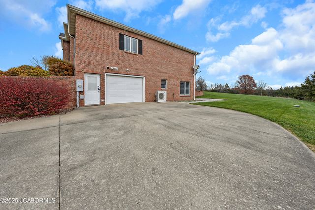 5825 BRADFORD COURT, Jefferson City, MO 65101