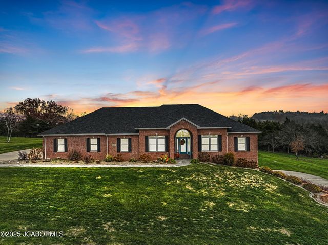 5825 BRADFORD COURT, Jefferson City, MO 65101