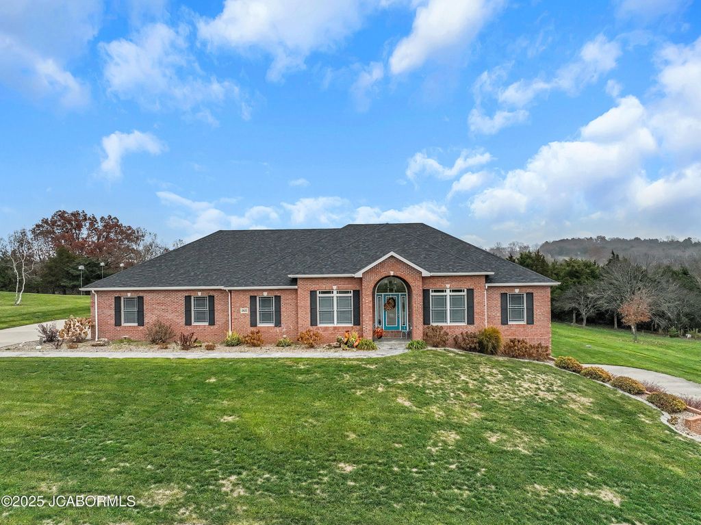 5825 BRADFORD COURT, Jefferson City, MO 65101