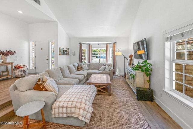 2690 Deerwood Avenue, Simi Valley, CA 93065