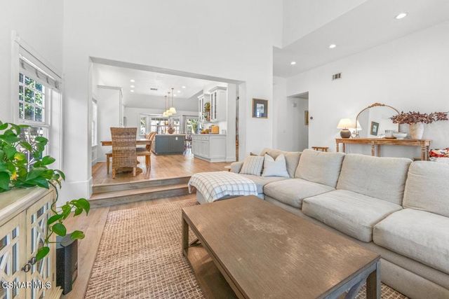 2690 Deerwood Avenue, Simi Valley, CA 93065