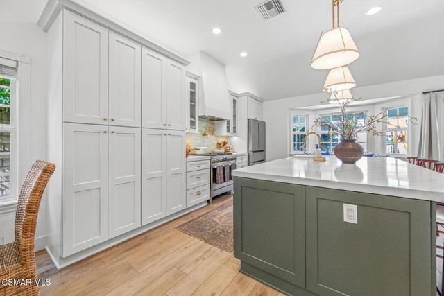 2690 Deerwood Avenue, Simi Valley, CA 93065