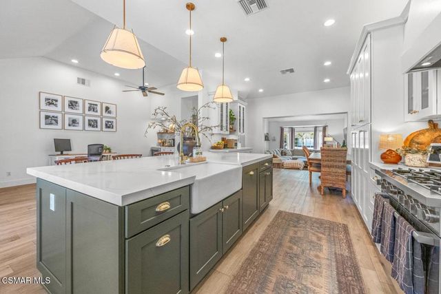 2690 Deerwood Avenue, Simi Valley, CA 93065