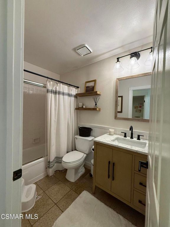Image 14 of property listing at 2690 Deerwood Avenue, Simi Valley, CA 93065