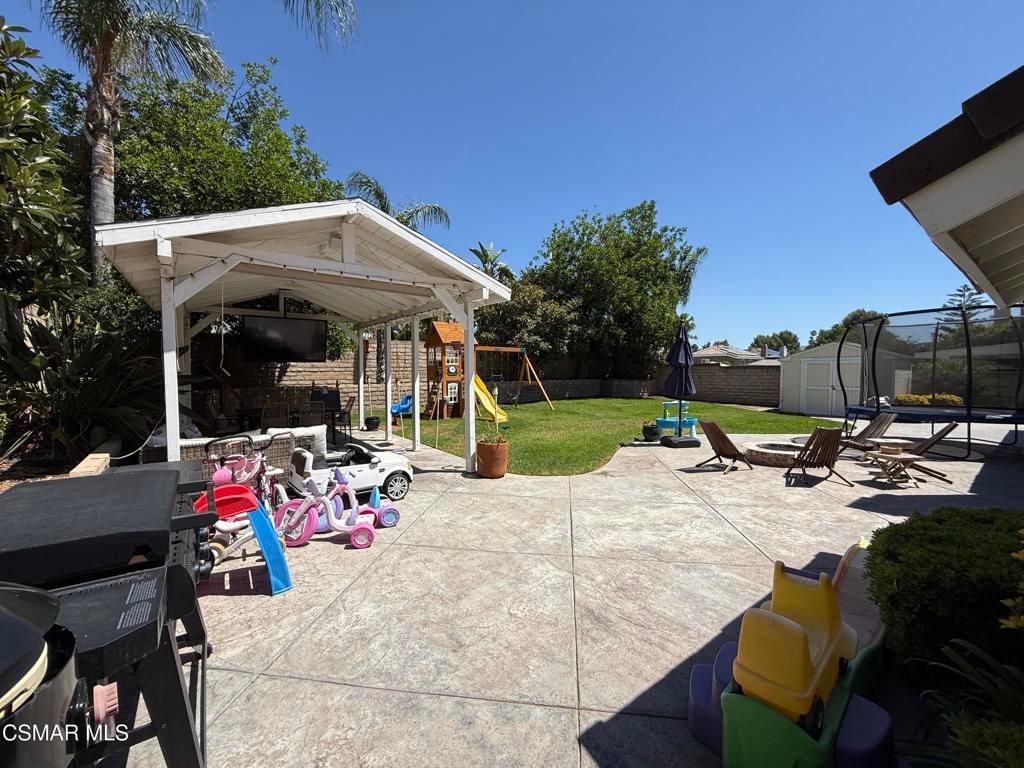 Image 18 of property listing at 2690 Deerwood Avenue, Simi Valley, CA 93065