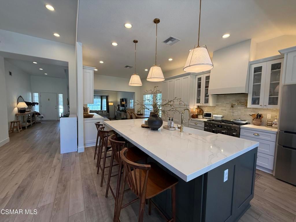 Image 3 of property listing at 2690 Deerwood Avenue, Simi Valley, CA 93065