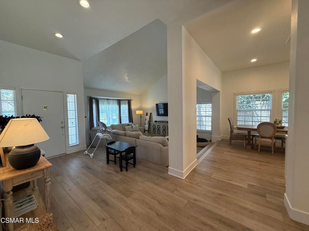 Image 7 of property listing at 2690 Deerwood Avenue, Simi Valley, CA 93065