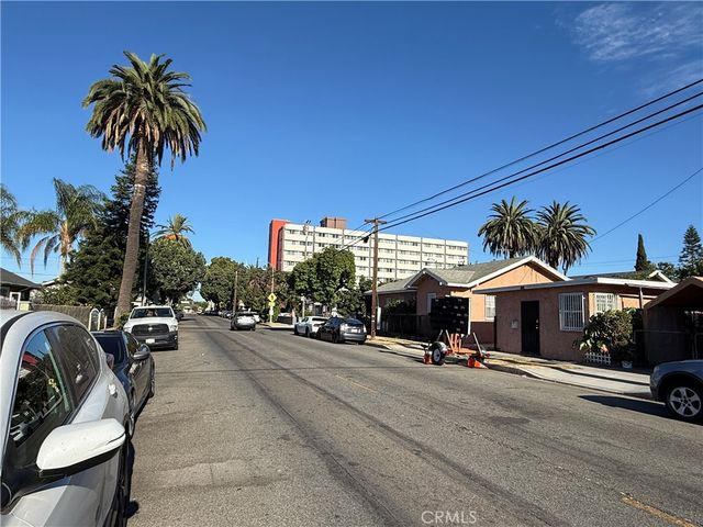 1045 E New York, Long Beach, CA 90813