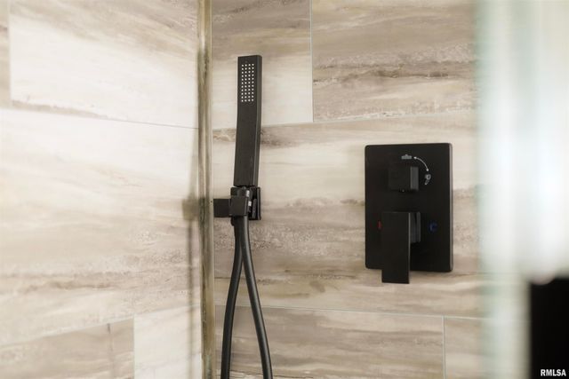 1012 E PARIS Avenue, Peoria Heights, IL 61616