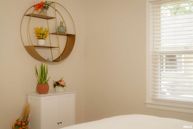 1012 E PARIS Avenue, Peoria Heights, IL 61616