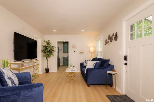 1012 E PARIS Avenue, Peoria Heights, IL 61616