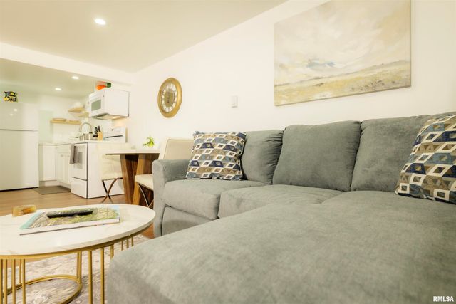 1012 E PARIS Avenue, Peoria Heights, IL 61616