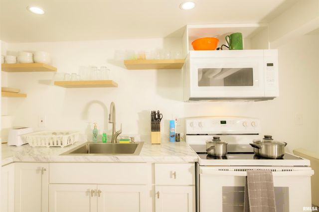 1012 E PARIS Avenue, Peoria Heights, IL 61616