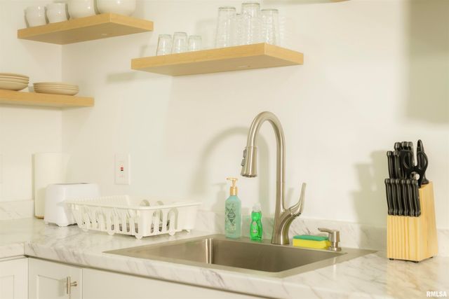 1012 E PARIS Avenue, Peoria Heights, IL 61616