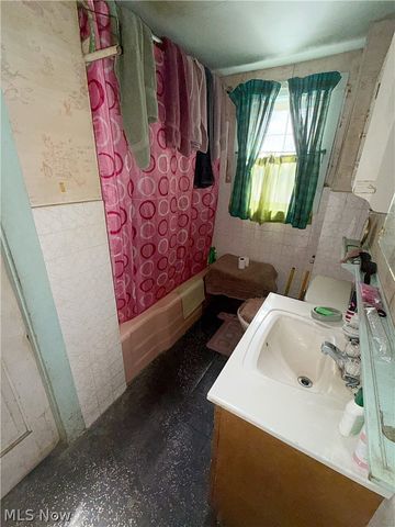 13661 W Spring Street, Burton, OH 44021