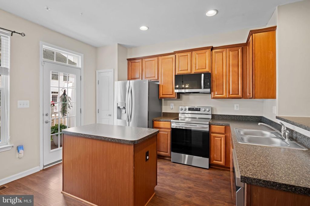 Image 13 of property listing at 722 S MACON ST, Baltimore, MD 21224