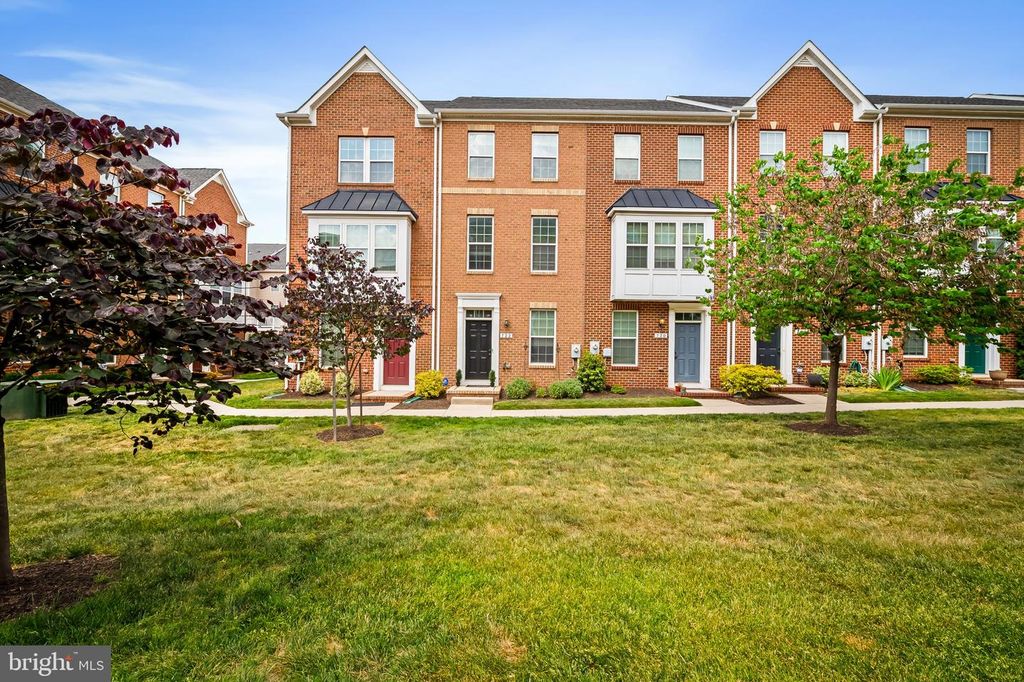 Image 2 of property listing at 722 S MACON ST, Baltimore, MD 21224
