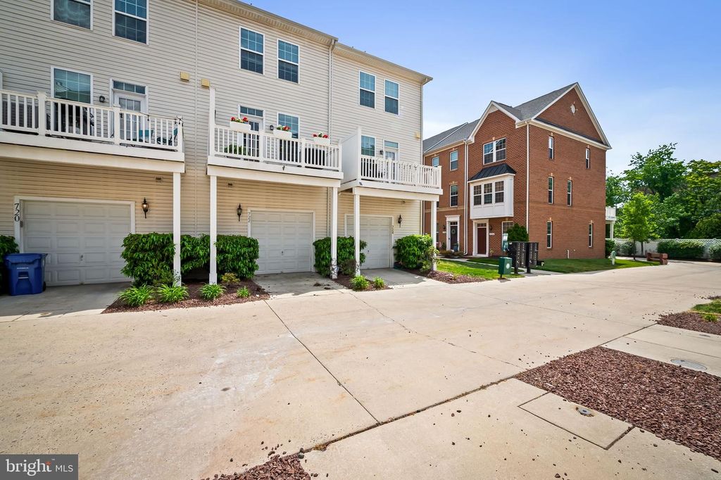 Image 29 of property listing at 722 S MACON ST, Baltimore, MD 21224