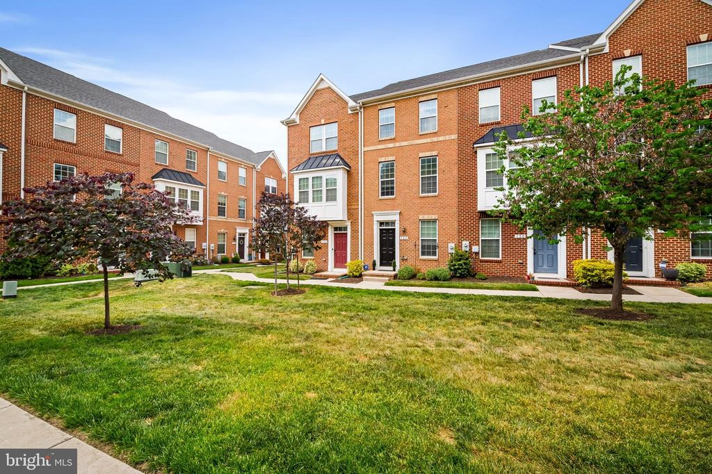 Image 3 of property listing at 722 S MACON ST, Baltimore, MD 21224