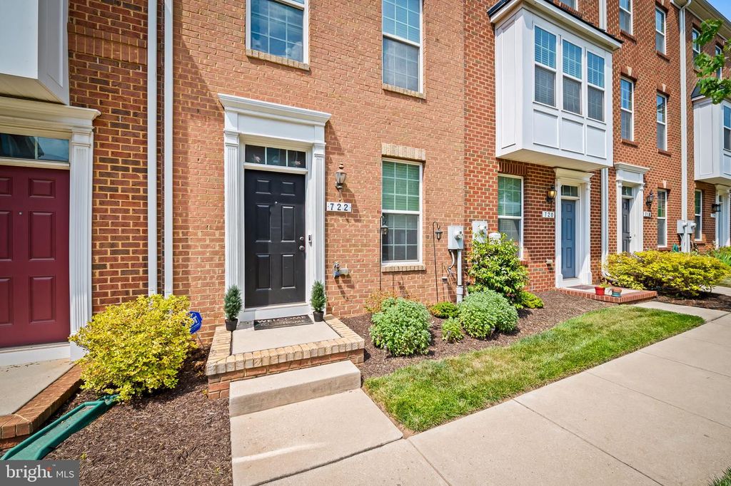 Image 4 of property listing at 722 S MACON ST, Baltimore, MD 21224