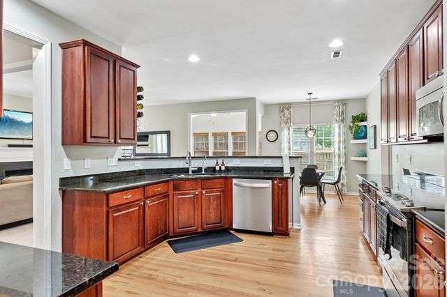 1038 Pepperwood Place, Lake Wylie, SC 29710