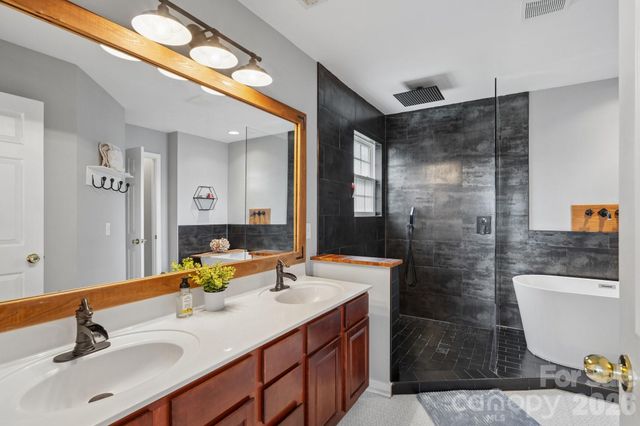 1038 Pepperwood Place, Lake Wylie, SC 29710