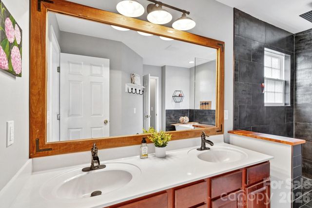 1038 Pepperwood Place, Lake Wylie, SC 29710